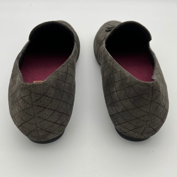 Munro Tallie Slip On Suede Gray Quilted Pattern Flat; Size 7.5N - Picture 7 of 11